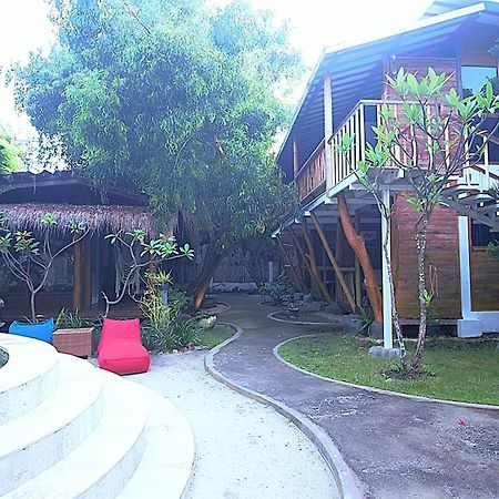 Serene Beach Villa Gili Trawangan Exterior foto